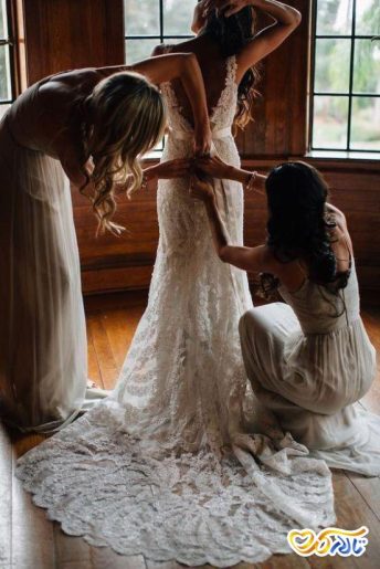 عکاسی از لحظه پوشیدن لباس