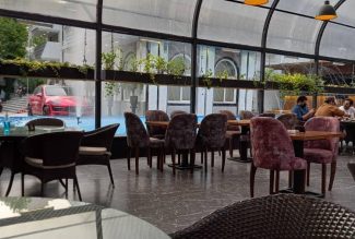 پرسنل پذیرایی و چیدمان فضای باز لیان