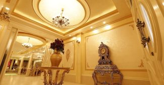 تالار پذیرایی قصر بابا بزرگ کرج