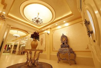 تالار پذیرایی قصر بابا بزرگ کرج