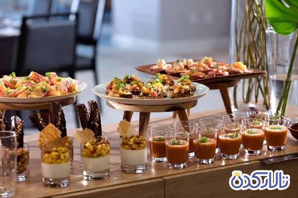 بررسی منو غذا ( تنوع غذا، نوشیدنی و دسر ) در تالار