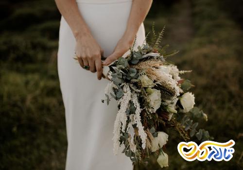دسته گل عروس با گل های وحشی